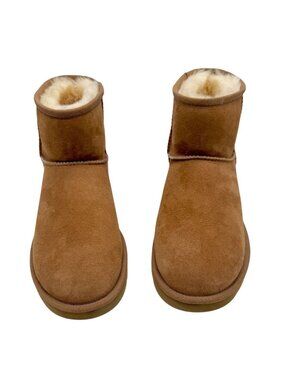 UGG Women's Classic Mini II NWOT - Size 8